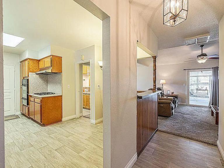3 bed, 1316 sqft, $2,900 — Photo 2
