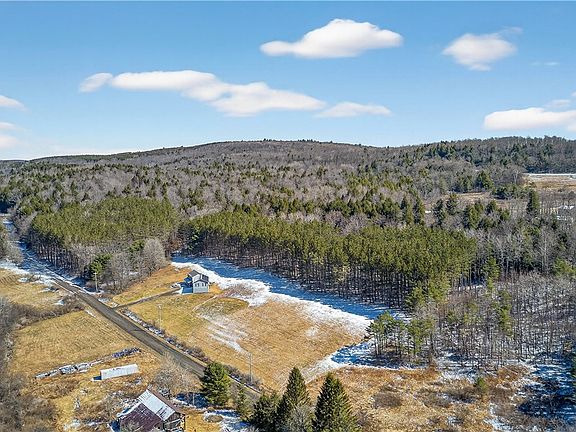 4th image of 1112 Center Valley Rd