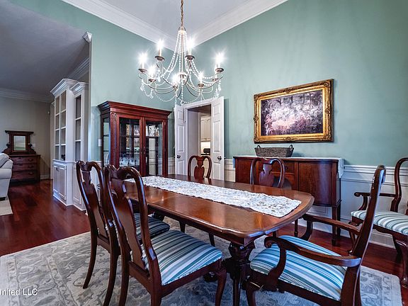 4th image of 1285 Woodberry Dr