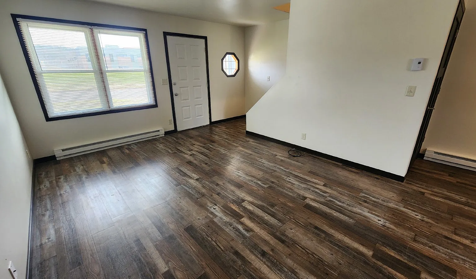 2 bed, 1.0 bath, 1132 sqft, $1,350 — Photo 3