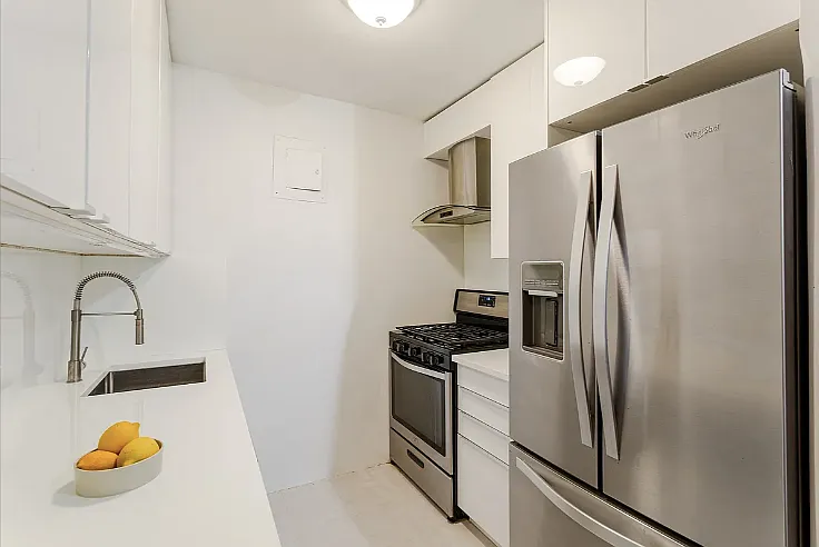 155 E 38th St #10D — Photo 11