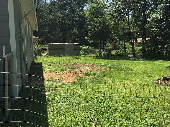2nd image of 120 Town & Country Ln