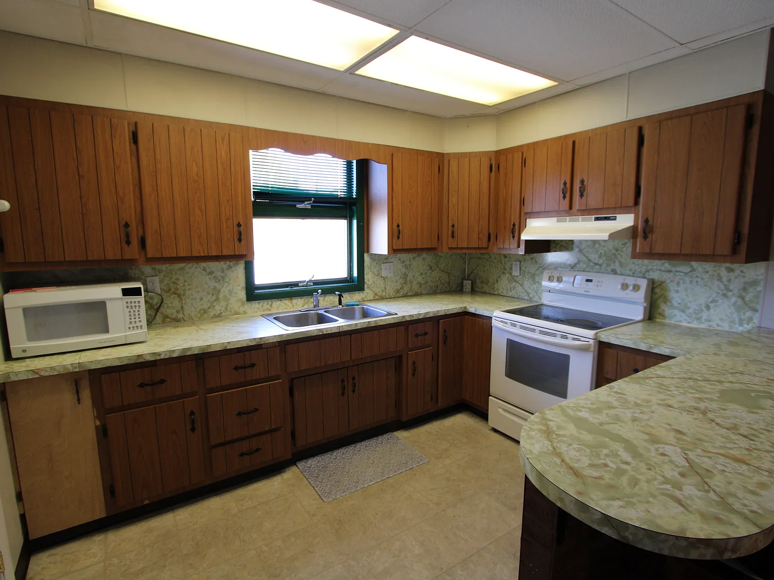 402 Washington Street - 2 — Photo 4