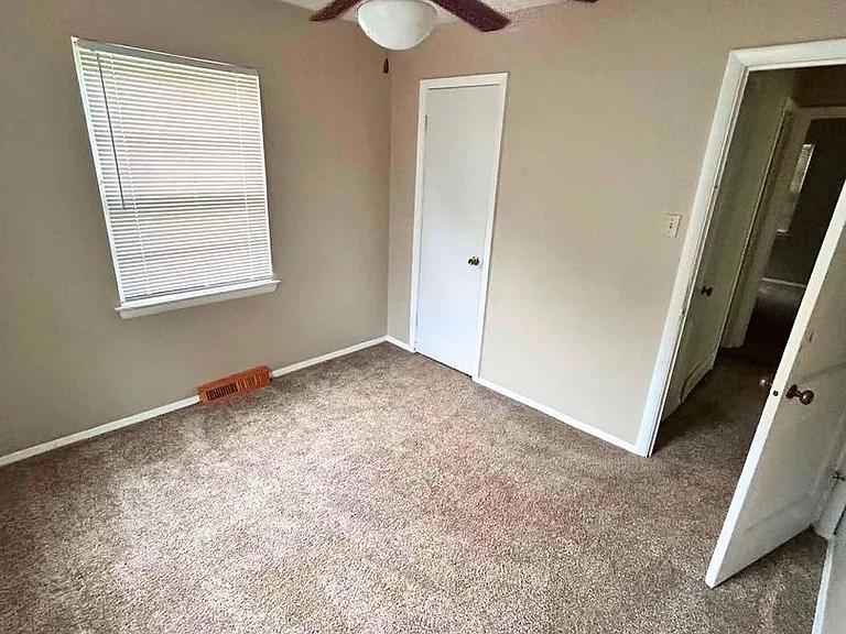 2404 SW Plass Ave — Photo 4