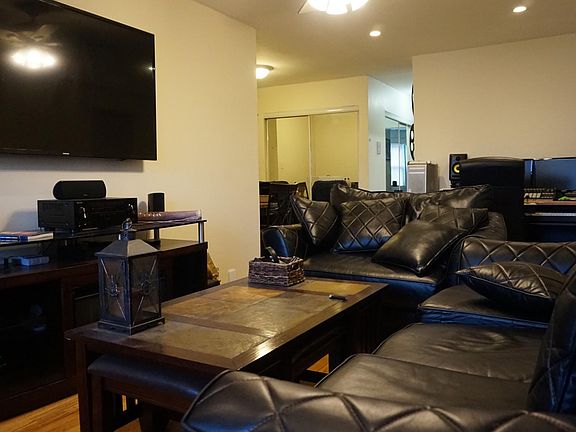 3rd image of 985 Oceanfront APT 5