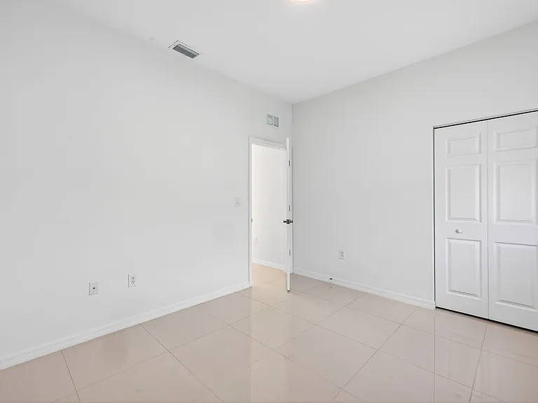 4713 25th St SW — Photo 16