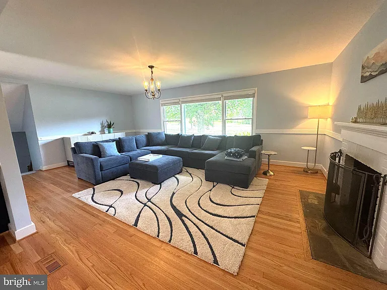 1100 Maple Ave E — Photo 22