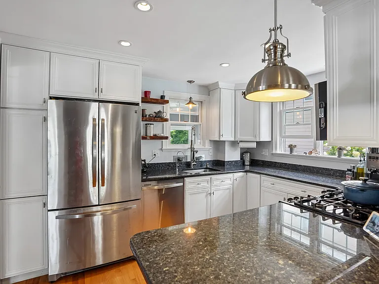 3 Woburn St — Photo 15