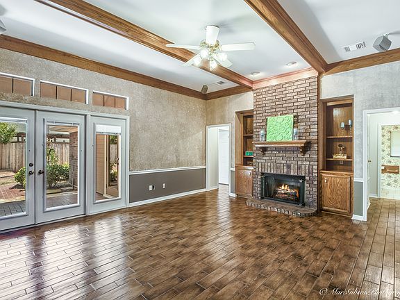 2nd image of 2102 Mockingbird Ln