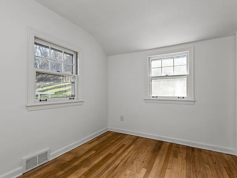 255 Gilkeson Rd — Photo 19