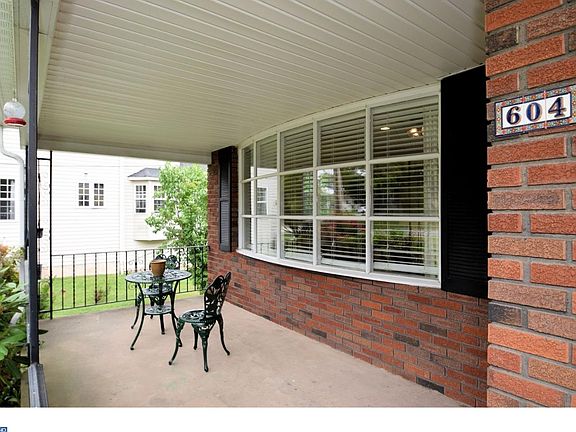3rd image of 604 Pennypacker Ave