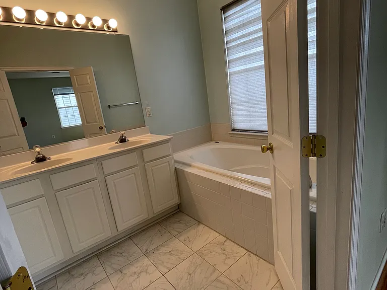 43776 Maison Blanc Sq — Photo 9