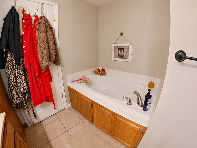 3727 Peachtree Cir — Photo 10