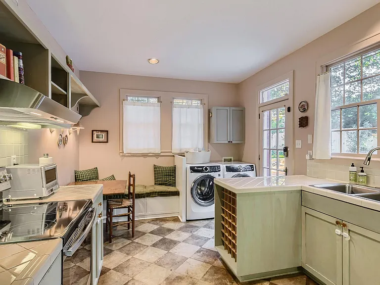 1407 Hartford Rd — Photo 11