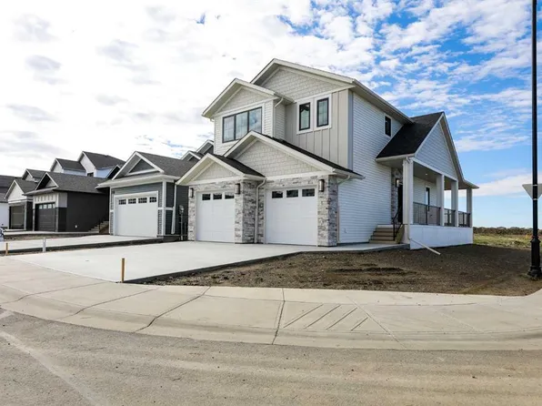 570 N Malahat Grn W, Lethbridge, AB T1J 5H1