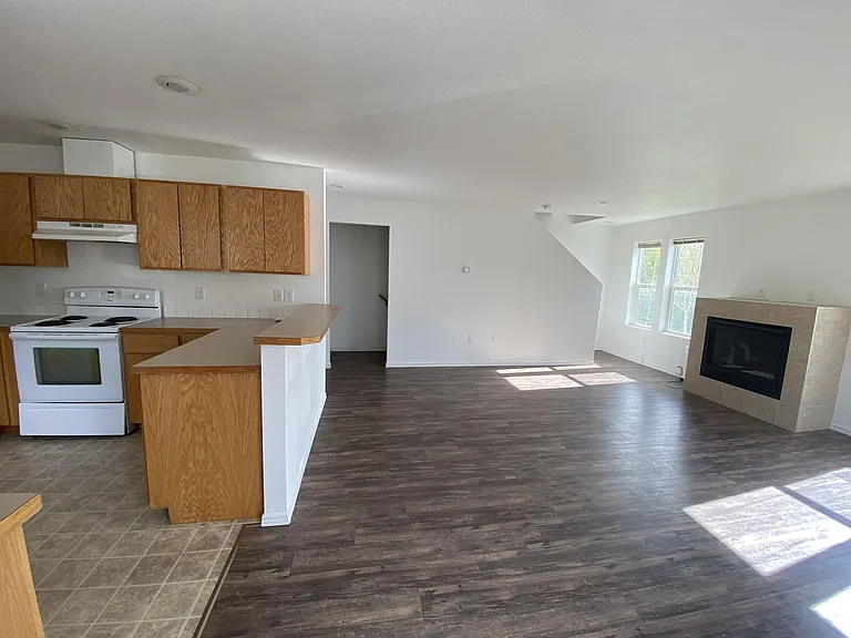 857 N Garfield St — Photo 6