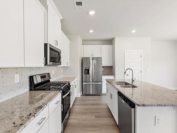 Welcome to the Lennon floorplan at Village at White Pine.