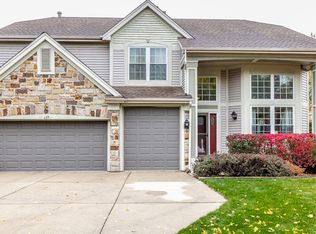 229 Cimarron Rd W, Lombard, IL 60148