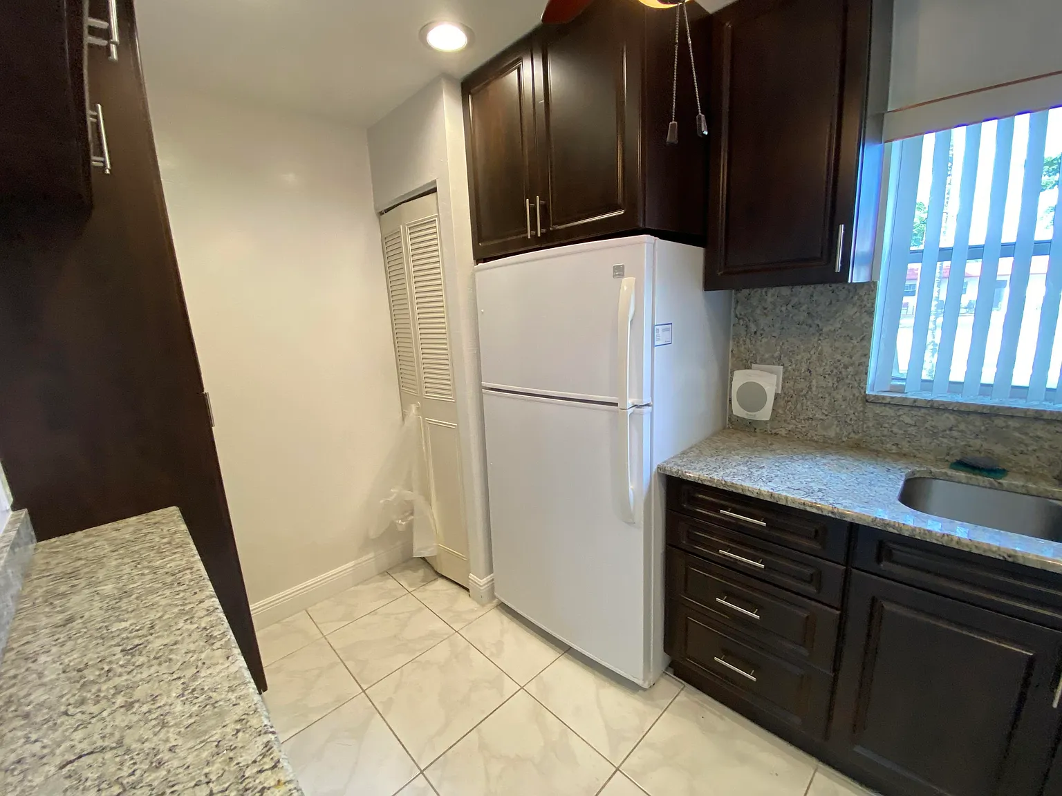 2 bed, 2.0 bath, 812 sqft, $1,650 — Photo 3