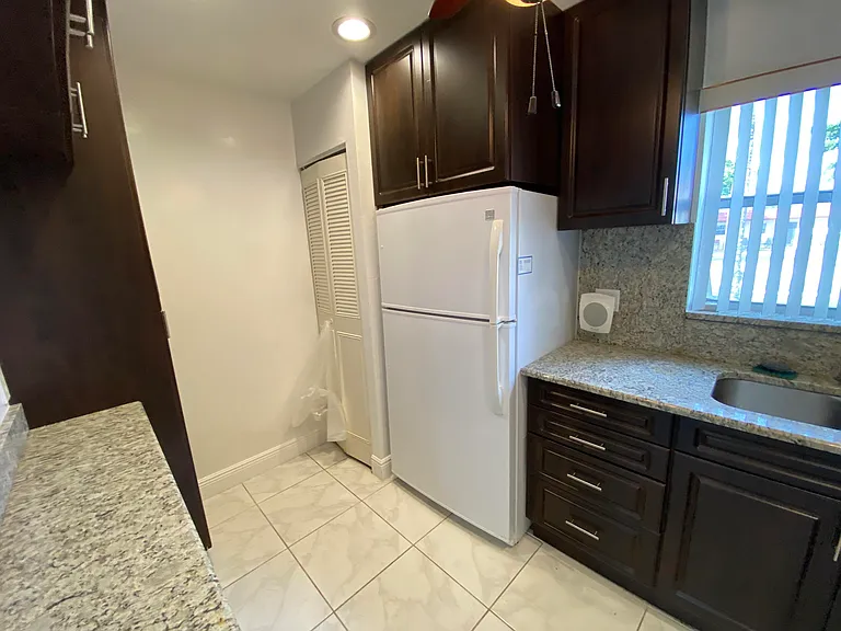 138 Lake Frances Dr — Photo 3