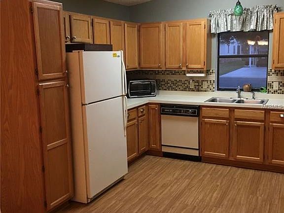 3rd image of 729 Prado Dr