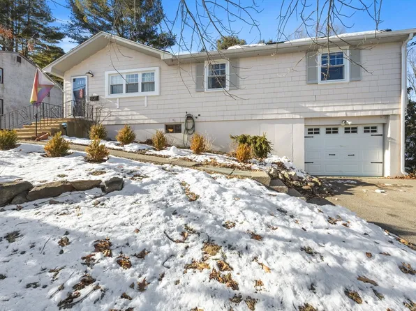 44 Arapahoe Rd, Bellingham, MA 02019