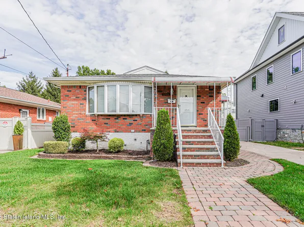 215 Cannon Blvd, Staten Island, NY 10306