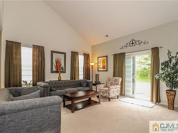 5th image of 63 Timber Hill Dr