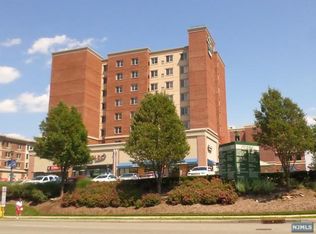 5106 City Pl, Edgewater, NJ 07020