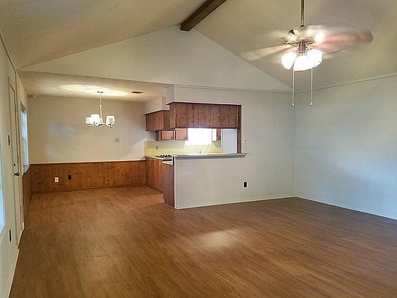 4th image of 4026 Willowview Dr