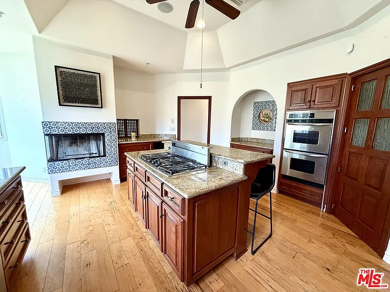10827 Pacific View Dr — Photo 22