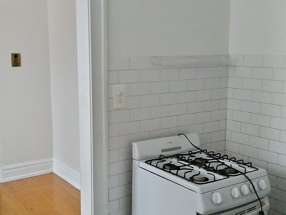 4th image of 2144 S Harvey Ave #2E