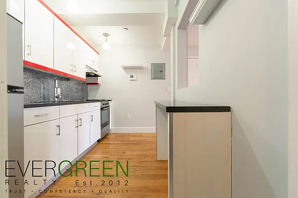 Rented by ERNY LLC | media 12