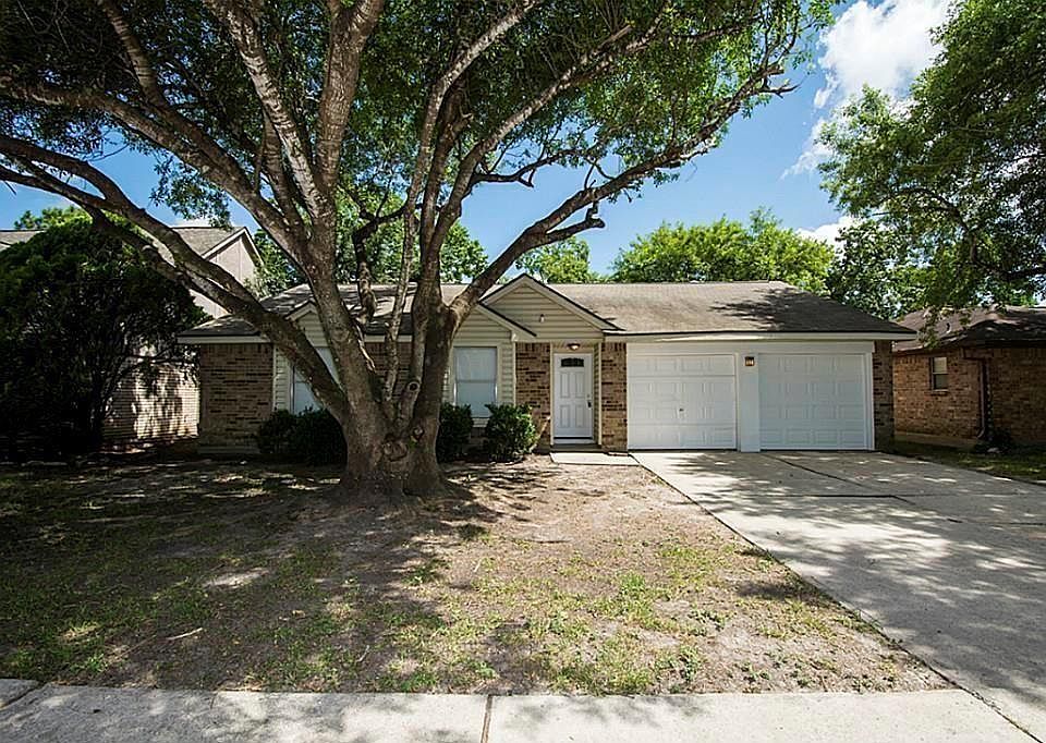 1st image of 2804 Pinewood Dr