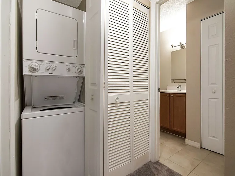 214 Lake Parsons Grn #201 — Photo 15