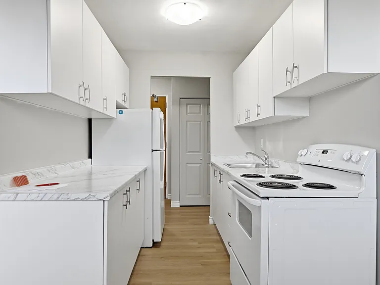 418 Whitney Ave — Photo 7