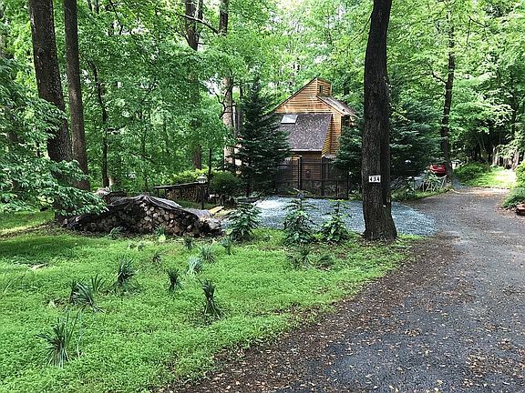 Approaching 434 Alwood Lane