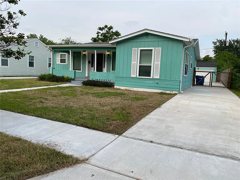3114 Topeka St — Photo 1