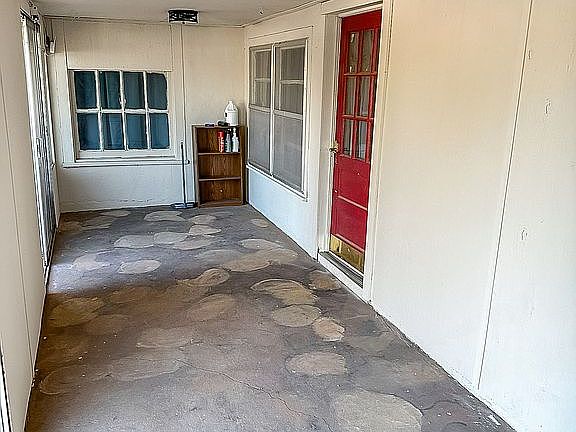 Large size mudroom 