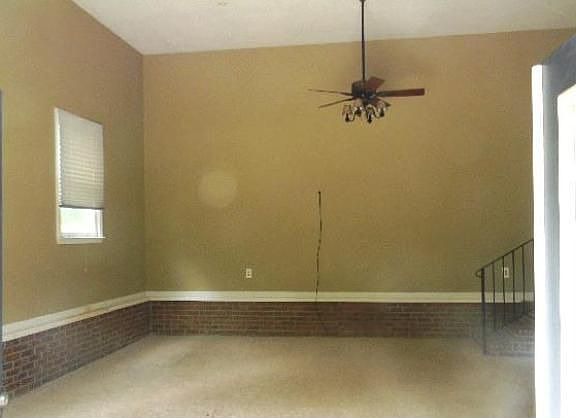 4th image of 210 Twisted Oak Dr