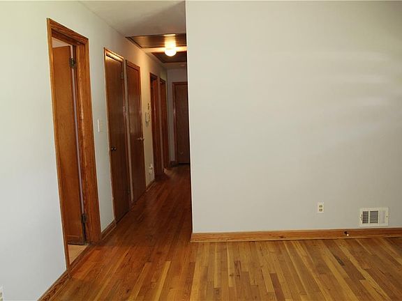 3rd image of 2730 Birchwood Way SW