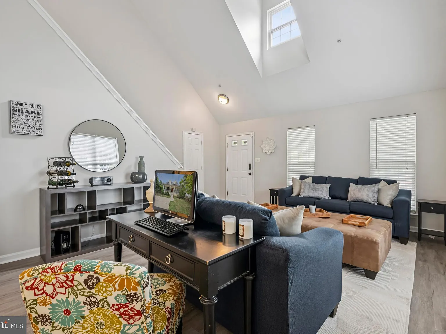 3 bed, 3.5 bath, 1528 sqft, $3,650 — Photo 3