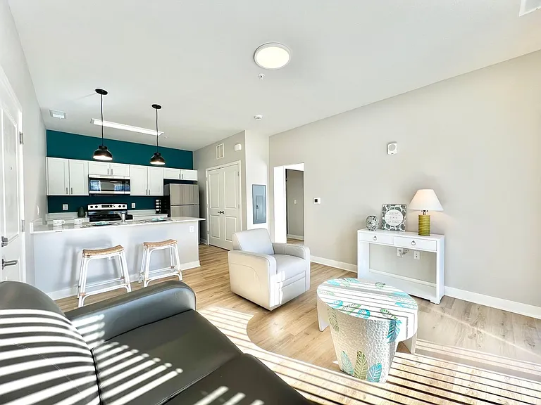 Water's Edge Apartments — Photo 15