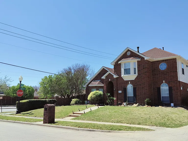 8001 Case Dr — Photo 5