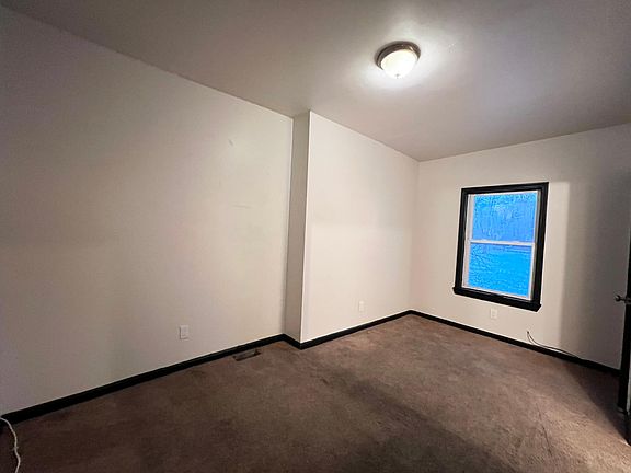 5th image of 440 Parkdale Ave #1
