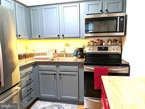 5th image of 340 Woodlawn Ter APT A4