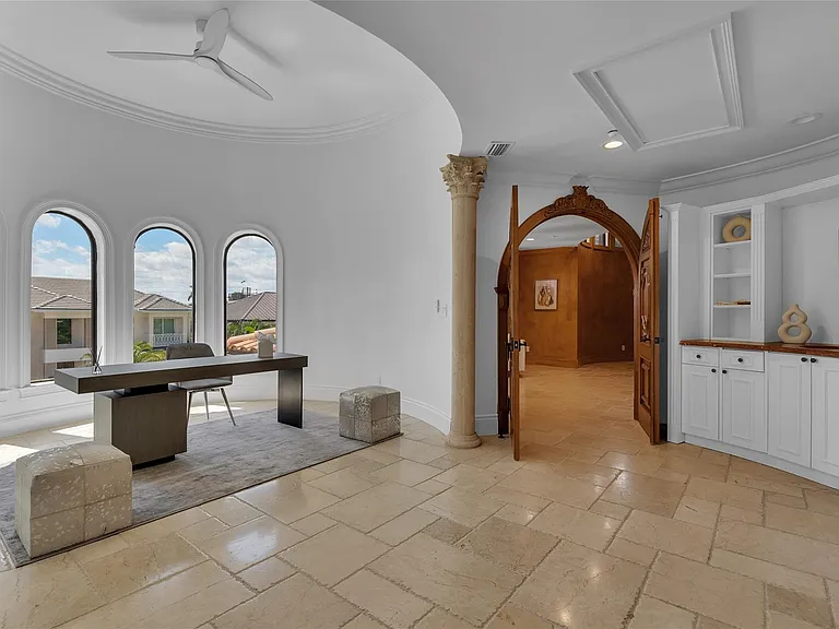1011 Rhodes Villa Ave — Photo 10
