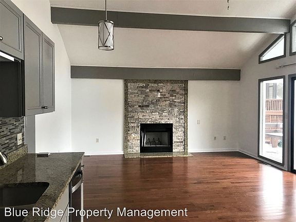 3rd image of 115 Lake Haven Dr