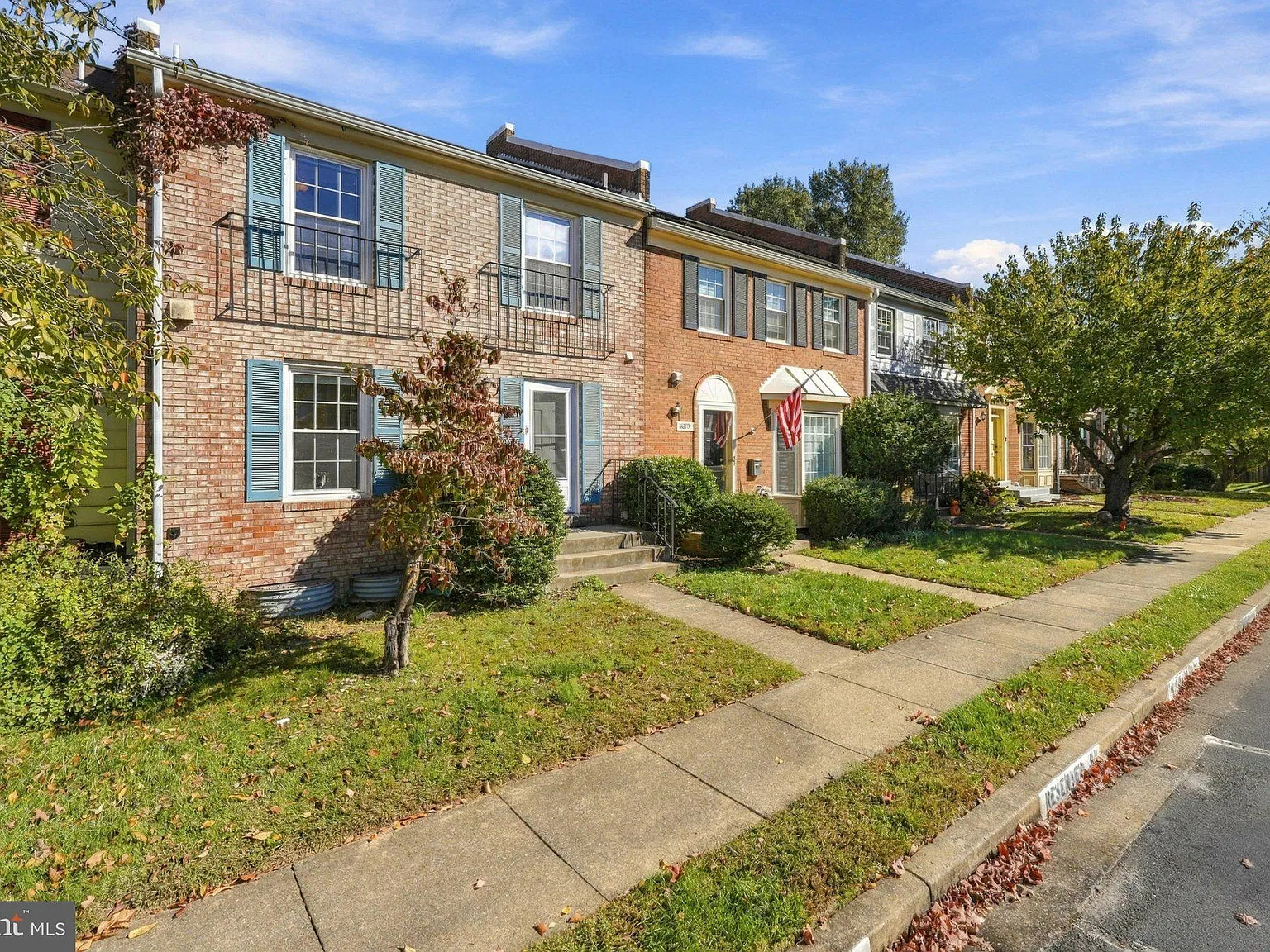 3 bed, 4.0 bath, 1720 sqft, $2,900 — Photo 3