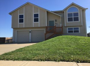 32527 W 172nd Ter, Gardner, KS 66030